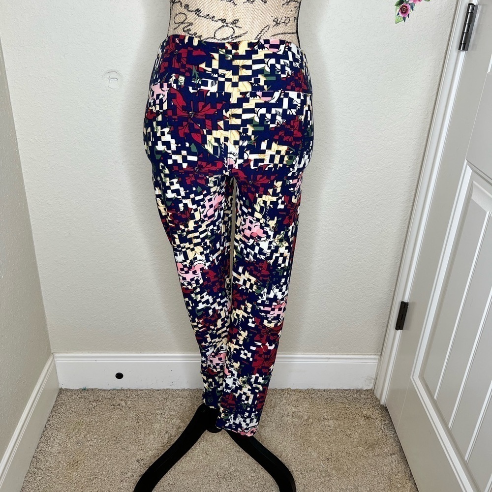 LuLaRoe Christmas Digital Print Santa & poinsettia flower Leggings one size